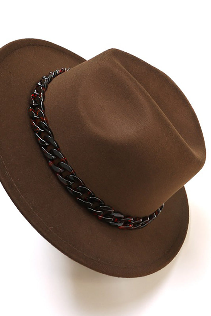 CLASSIC FEDORA HAT WITH TORTOISE CHAIN