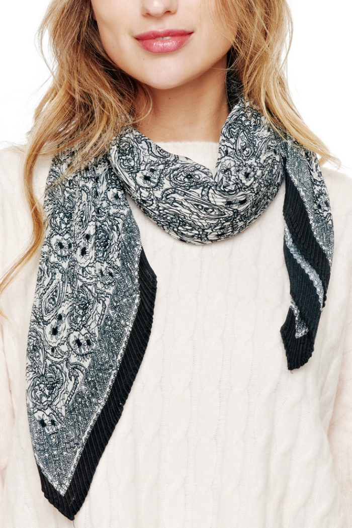 NECKERCHIEF SQUARE SCARF