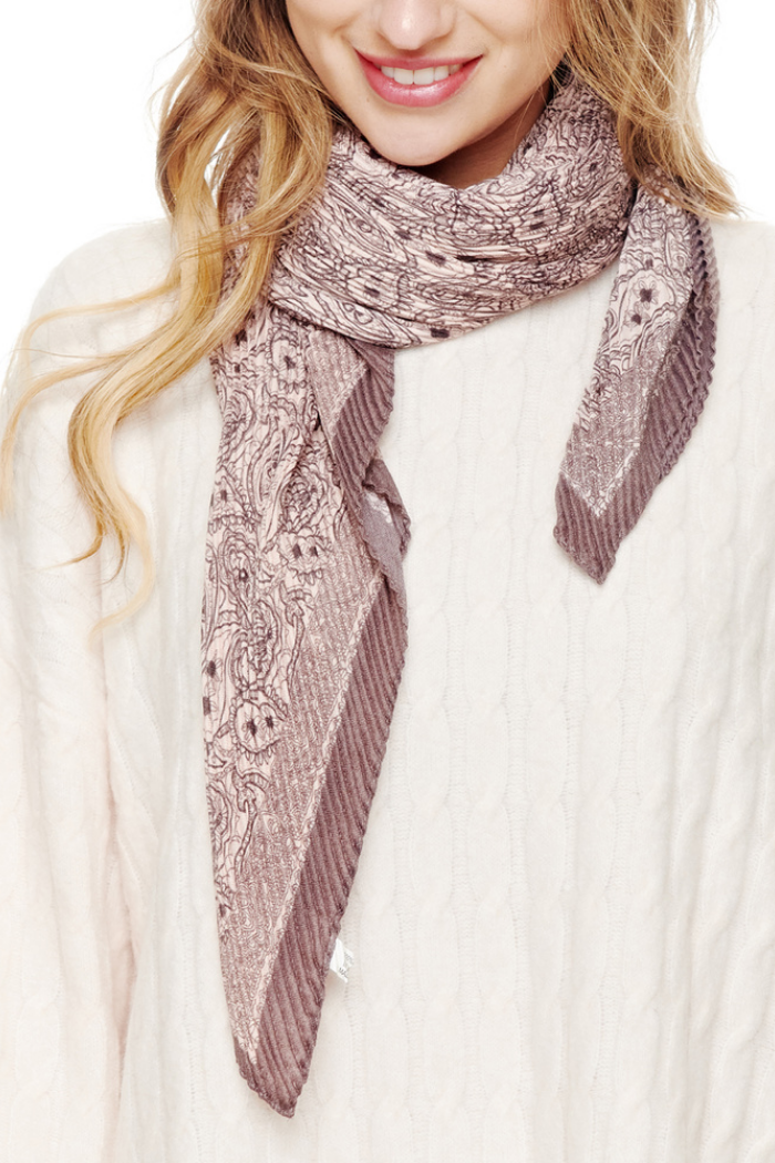 NECKERCHIEF SQUARE SCARF
