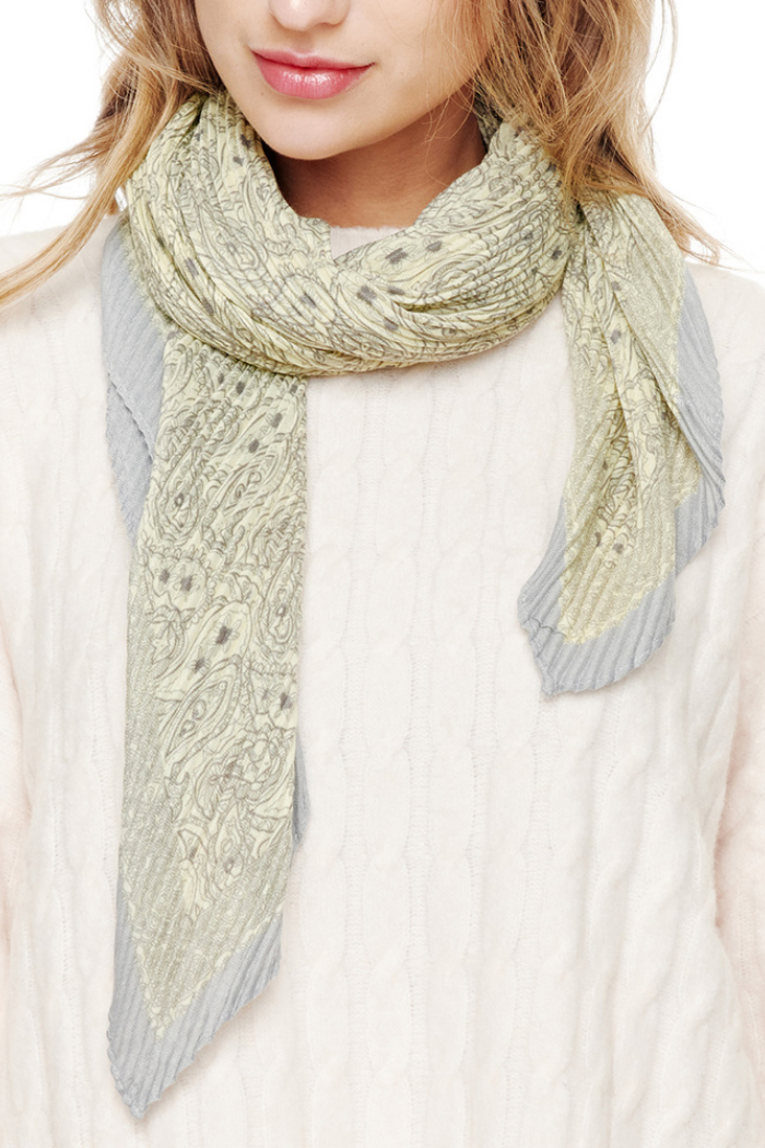 NECKERCHIEF SQUARE SCARF