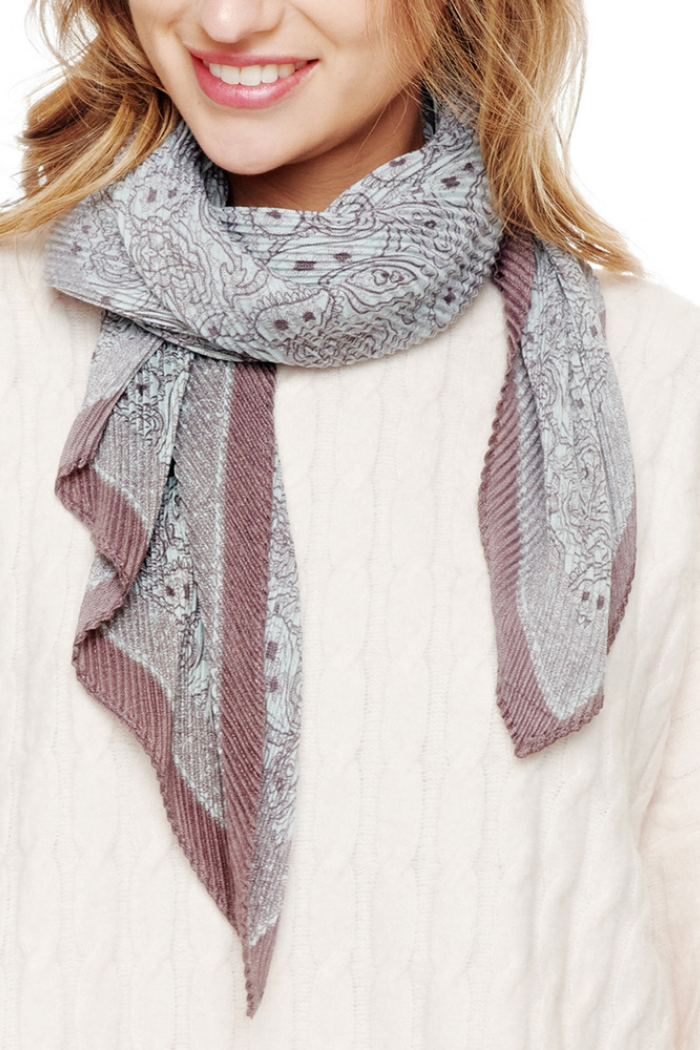 NECKERCHIEF SQUARE SCARF