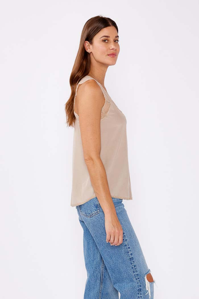 Scallop Lace Trim V-Neck Tank