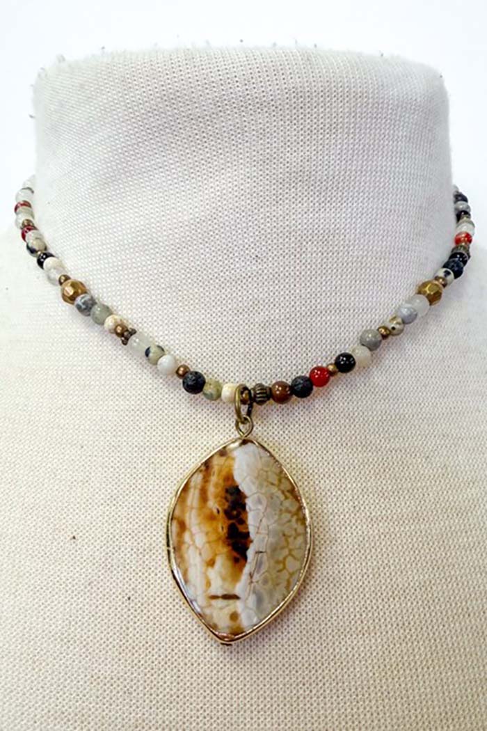 Agate Pendant Beaded Necklace