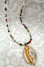 Agate Pendant Beaded Necklace
